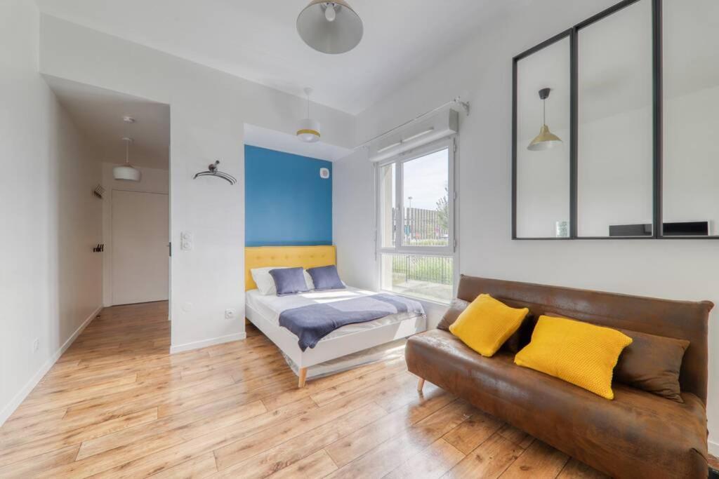 Art - Shopping Center And Train Station 500m - Disneyland Paris 5min Apartment Montevrain